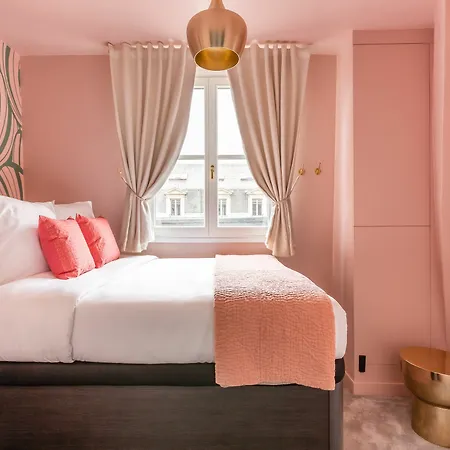 Luxury 2 Bedroom Louvre And Champs Elysees Apartment
